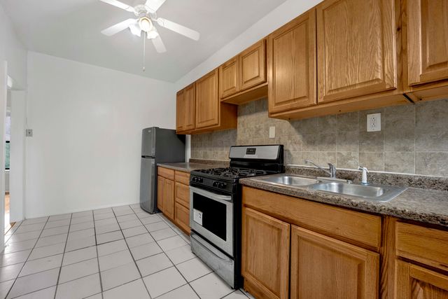 1235 W GREENLEAF Avenue 2N, Chicago, IL 60626
