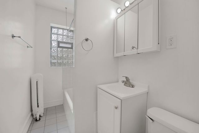 1235 W GREENLEAF Avenue 2N, Chicago, IL 60626