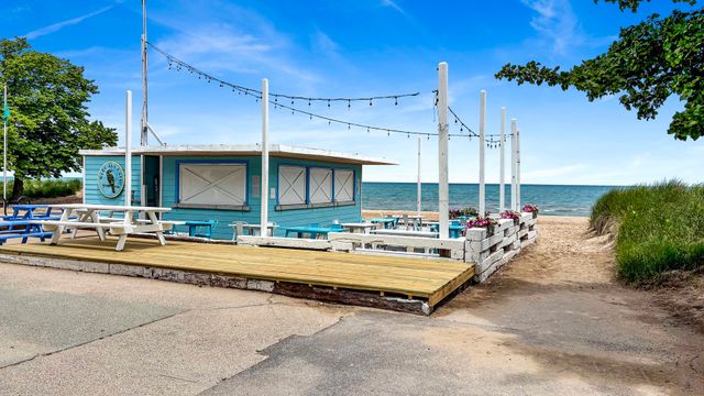 1235 W GREENLEAF Avenue 2N, Chicago, IL 60626