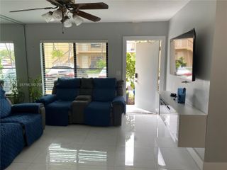 2570 W 67th Place 122, Hialeah, FL 33016