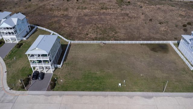26 Grand Beach Boulevard, Galveston, TX 77550