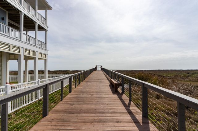 26 Grand Beach Boulevard, Galveston, TX 77550