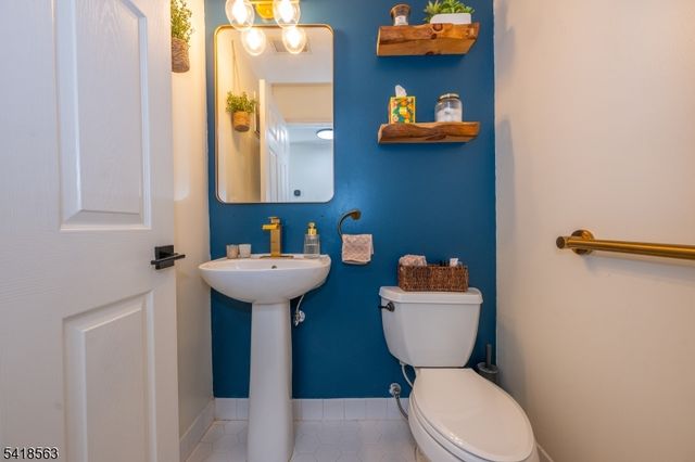 59 Carter Rd, Wanaque Boro, NJ 07420