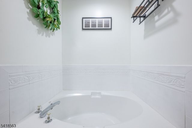 59 Carter Rd, Wanaque Boro, NJ 07420