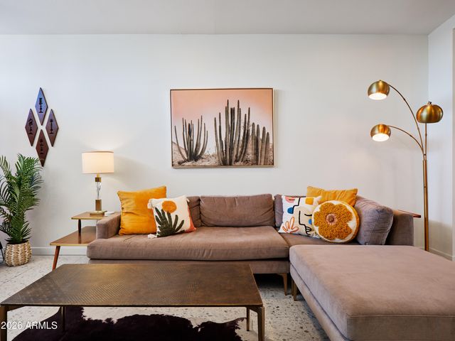 7313 E OAK Street, Scottsdale, AZ 85257