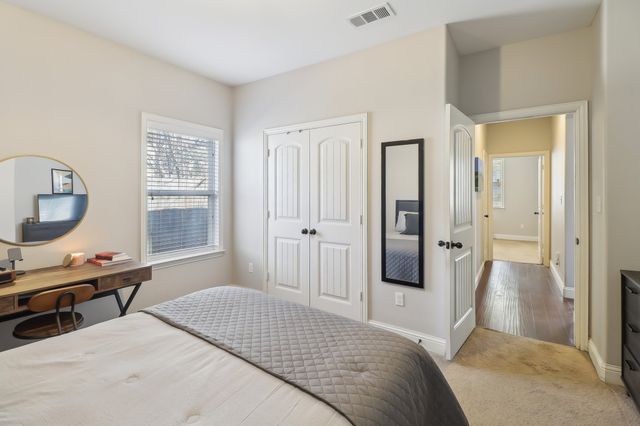 601 N Lancaster Avenue, Dallas, TX 75203