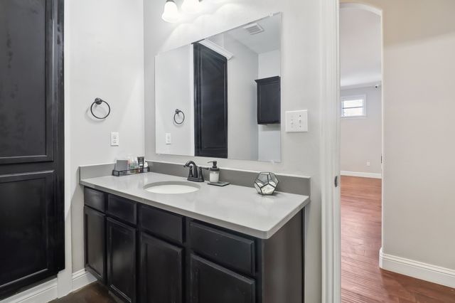 601 N Lancaster Avenue, Dallas, TX 75203