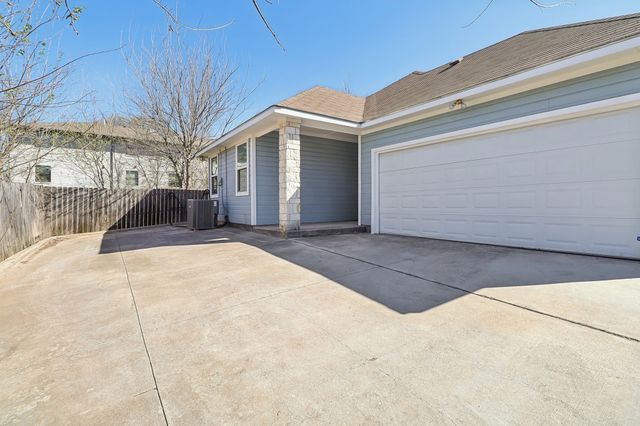 601 N Lancaster Avenue, Dallas, TX 75203