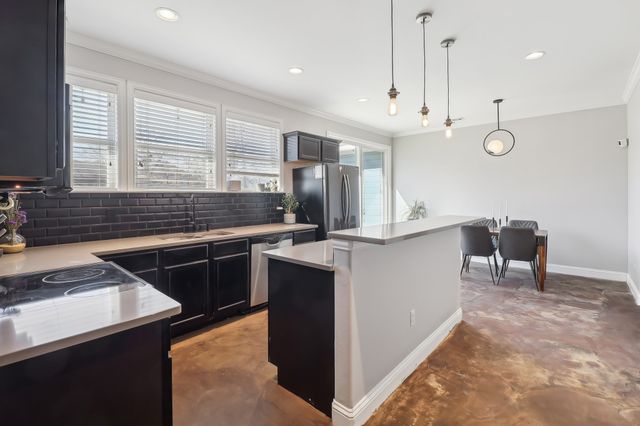 601 N Lancaster Avenue, Dallas, TX 75203