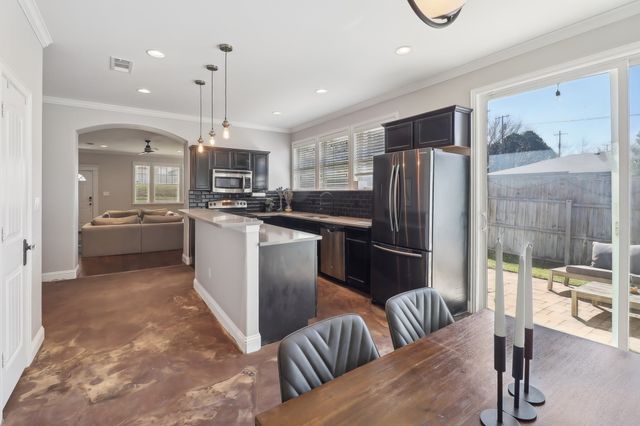 601 N Lancaster Avenue, Dallas, TX 75203