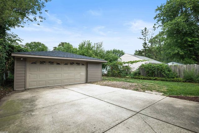 330 Gargantua Ave., Clawson, MI 48017