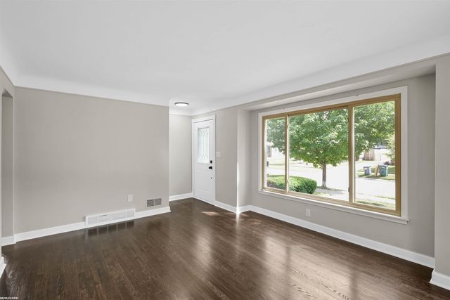 330 Gargantua Ave., Clawson, MI 48017