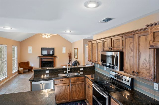 433 Knollwood Lane, Holly Lake Ranch, TX 75765