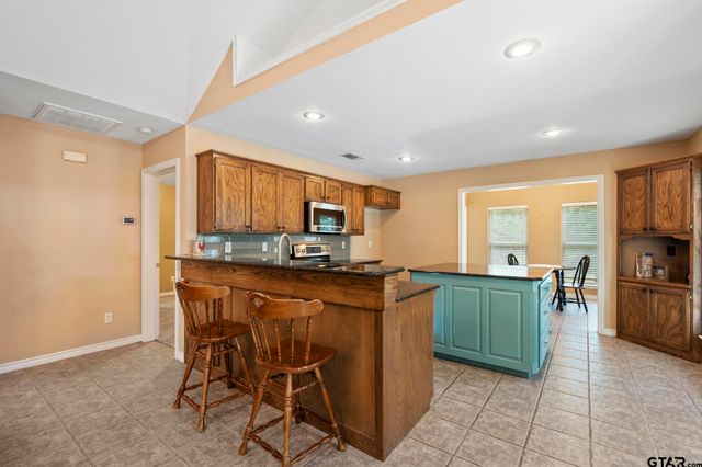 433 Knollwood Lane, Holly Lake Ranch, TX 75765