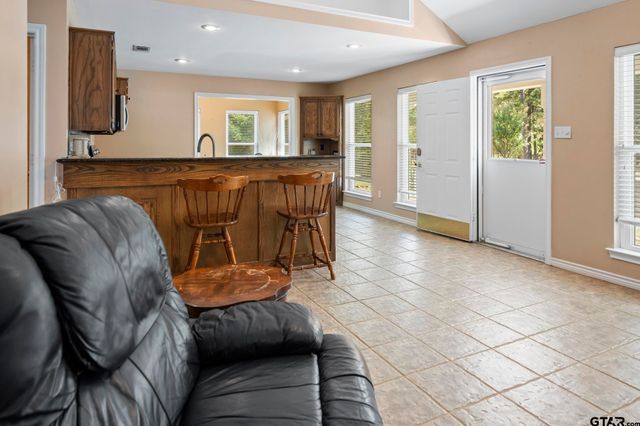 433 Knollwood Lane, Holly Lake Ranch, TX 75765