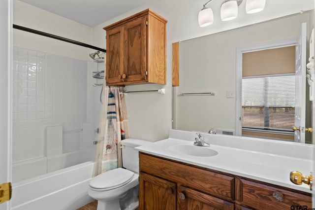 433 Knollwood Lane, Holly Lake Ranch, TX 75765