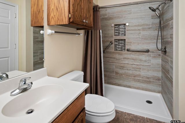 433 Knollwood Lane, Holly Lake Ranch, TX 75765