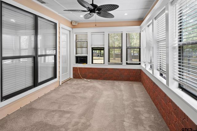 433 Knollwood Lane, Holly Lake Ranch, TX 75765