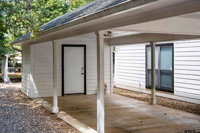 433 Knollwood Lane, Holly Lake Ranch, TX 75765