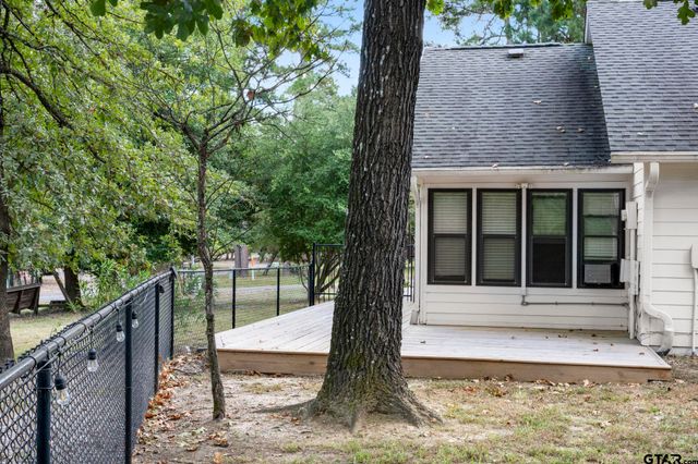 433 Knollwood Lane, Holly Lake Ranch, TX 75765