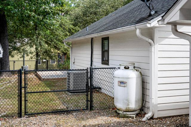 433 Knollwood Lane, Holly Lake Ranch, TX 75765