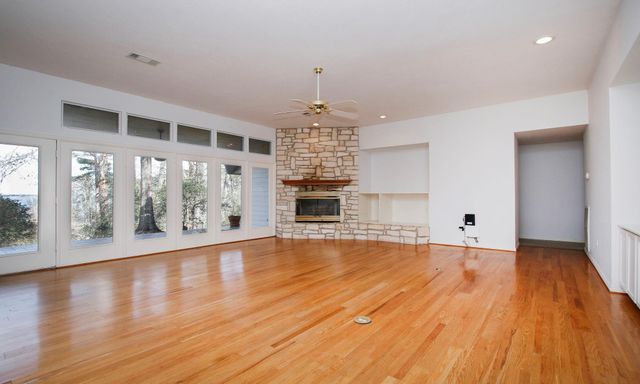 160 Lake Oaks Boulevard, Coldspring, TX 77331