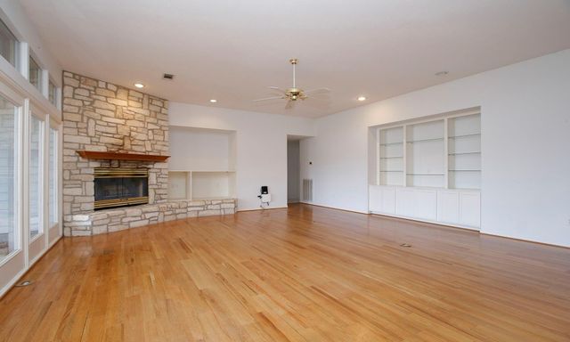 160 Lake Oaks Boulevard, Coldspring, TX 77331