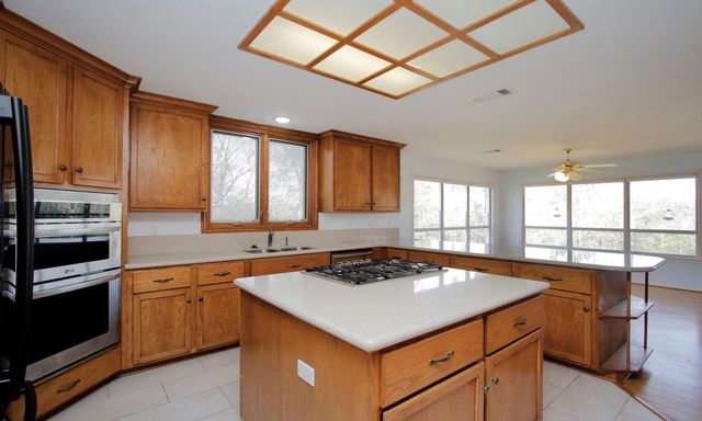 160 Lake Oaks Boulevard, Coldspring, TX 77331