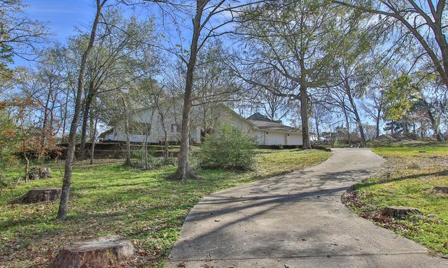 160 Lake Oaks Boulevard, Coldspring, TX 77331