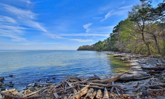 160 Lake Oaks Boulevard, Coldspring, TX 77331