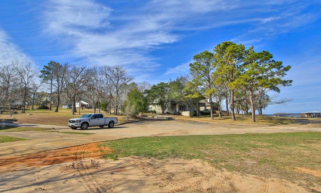 160 Lake Oaks Boulevard, Coldspring, TX 77331