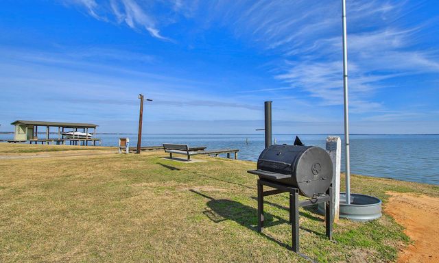 160 Lake Oaks Boulevard, Coldspring, TX 77331