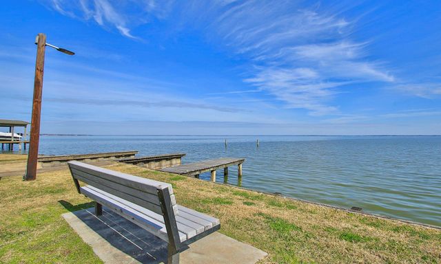 160 Lake Oaks Boulevard, Coldspring, TX 77331