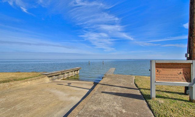 160 Lake Oaks Boulevard, Coldspring, TX 77331