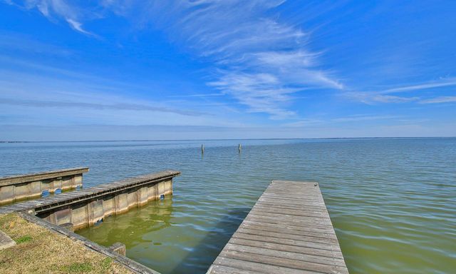 160 Lake Oaks Boulevard, Coldspring, TX 77331