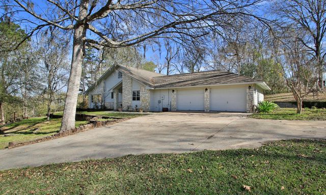 160 Lake Oaks Boulevard, Coldspring, TX 77331