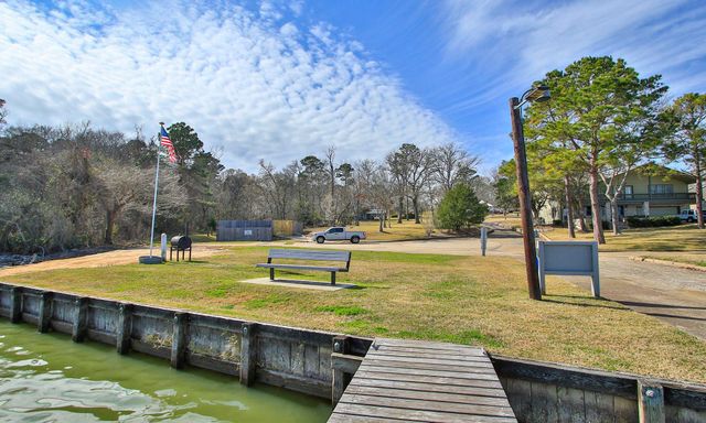 160 Lake Oaks Boulevard, Coldspring, TX 77331