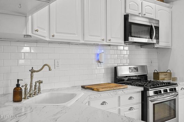 11 Hudson Street, Castleton-on-hudson, NY 12033