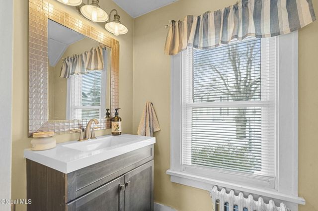 11 Hudson Street, Castleton-on-hudson, NY 12033