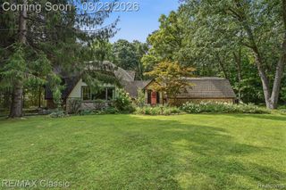 5109 Harvey Lake Road, Highland, MI 48356