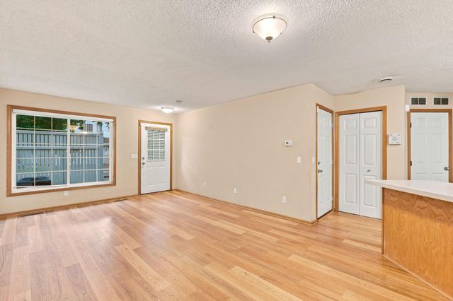 1863 Riverwood Drive 14, Burnsville, MN 55337