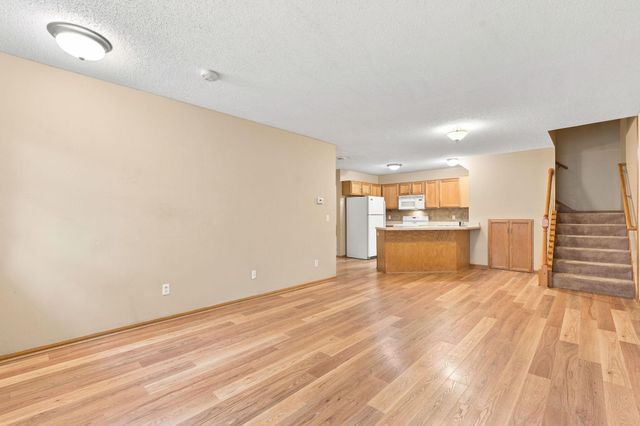 1863 Riverwood Drive 14, Burnsville, MN 55337