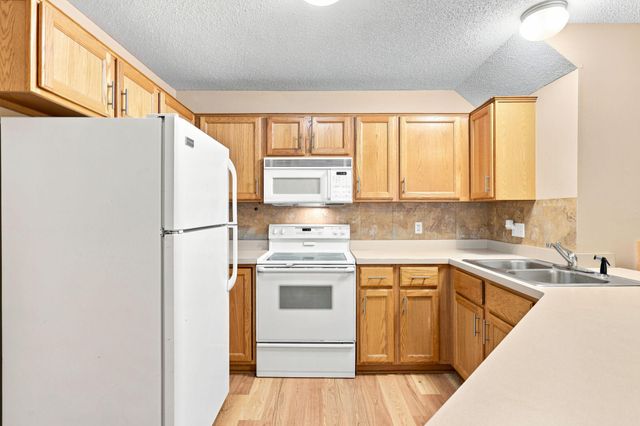 1863 Riverwood Drive 14, Burnsville, MN 55337