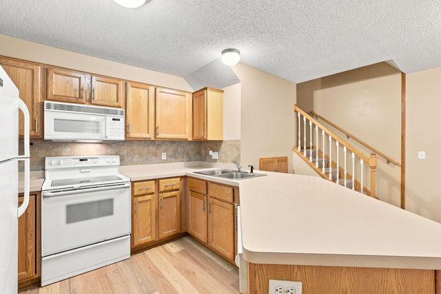1863 Riverwood Drive 14, Burnsville, MN 55337