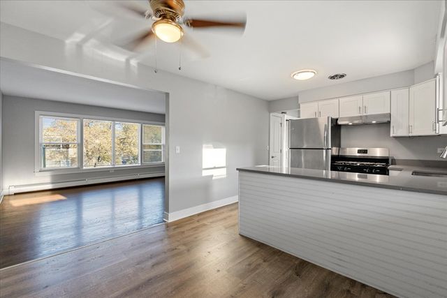 5834 W Montrose Avenue 2S, Chicago, IL 60634