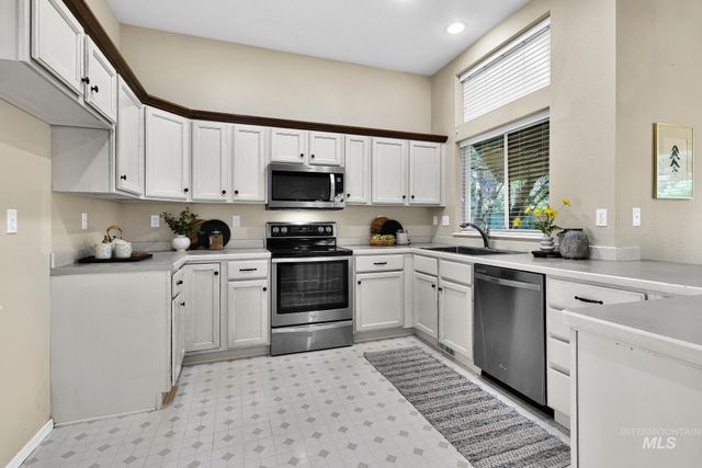 5081 N Marsh Ave, Garden City, ID 83714
