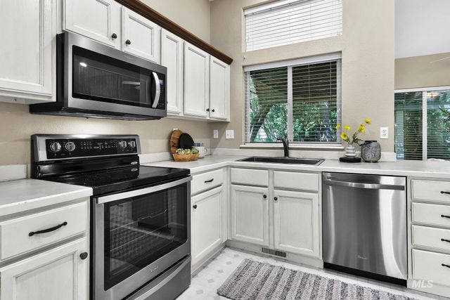 5081 N Marsh Ave, Garden City, ID 83714