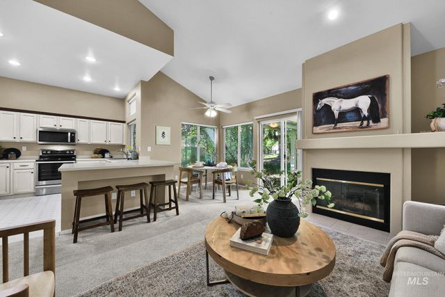 5081 N Marsh Ave, Garden City, ID 83714