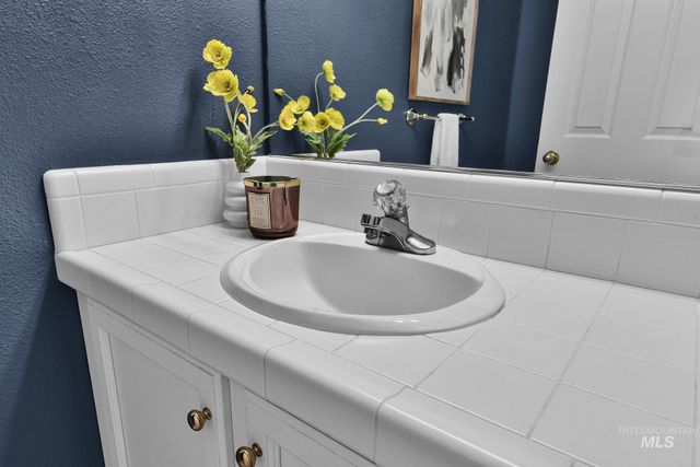 5081 N Marsh Ave, Garden City, ID 83714