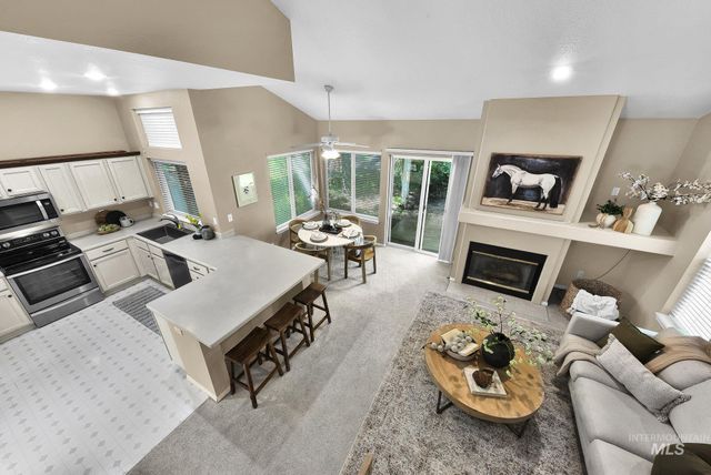 5081 N Marsh Ave, Garden City, ID 83714